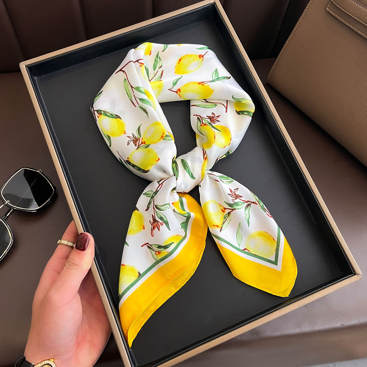 2025 New Yellow Lemon Print Sq - đánh giá và giá Ascot Neck Scarf